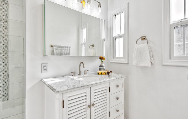 Building Photo - 422 Smithwood Dr