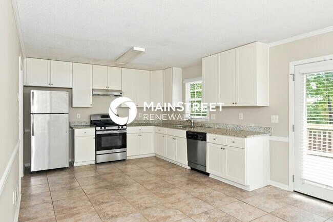 Building Photo - 3 Bedroom Pet-Friendly Home in Marietta, GA with Main Street Renewal