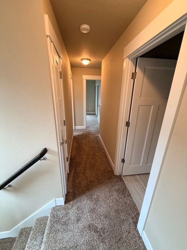 Building Photo - 4bed/2.5 Bath Craftsman in Kenton