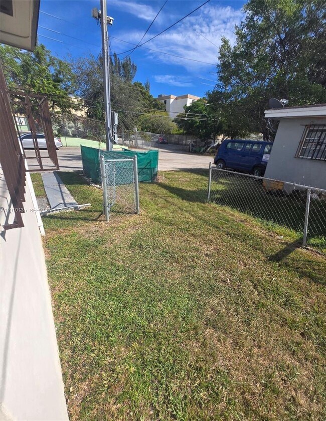 Building Photo - 3110 NW 19th Ave