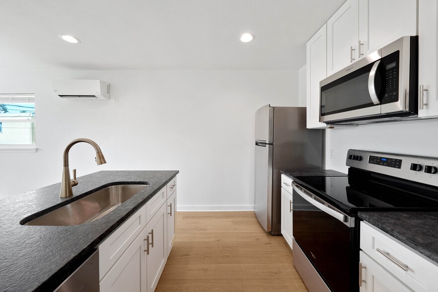 Building Photo - 2927 Nicholson Dr