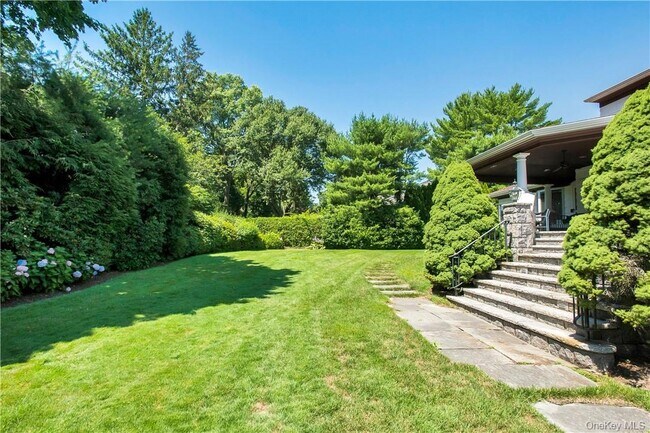 Building Photo - 40 Meadow Rd