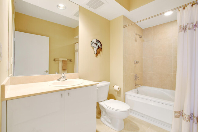Building Photo - 1551 N Flagler Dr