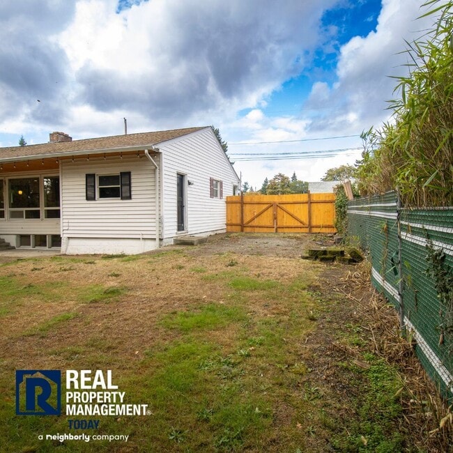 Building Photo - Charming 3 Bedroom Move In Ready!