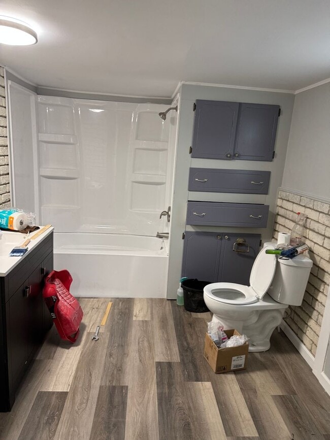 Building Photo - Freshly remodeled 2 bed 1bath on a cozy co...