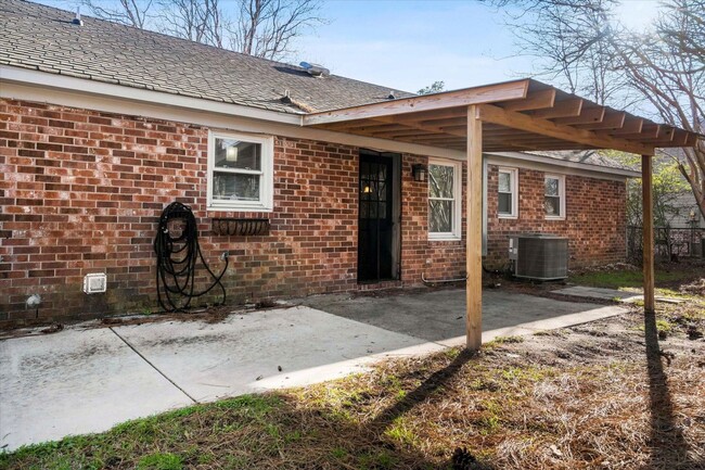 Building Photo - Four Bedroom Brick home in Sangaree