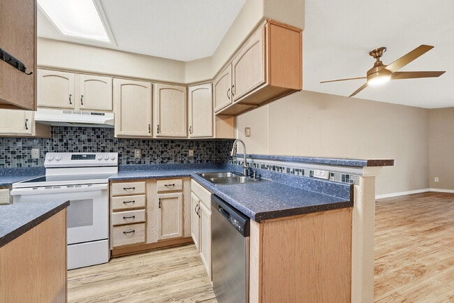 Building Photo - $2,140.95 with $300 off the first month's rent, 2 Beds - 2 Bath, Single Family Home in Centennial...