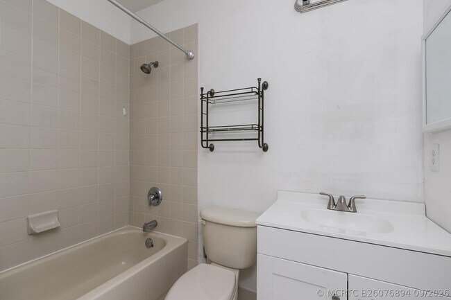 Building Photo - 2830 SW 82nd Ave