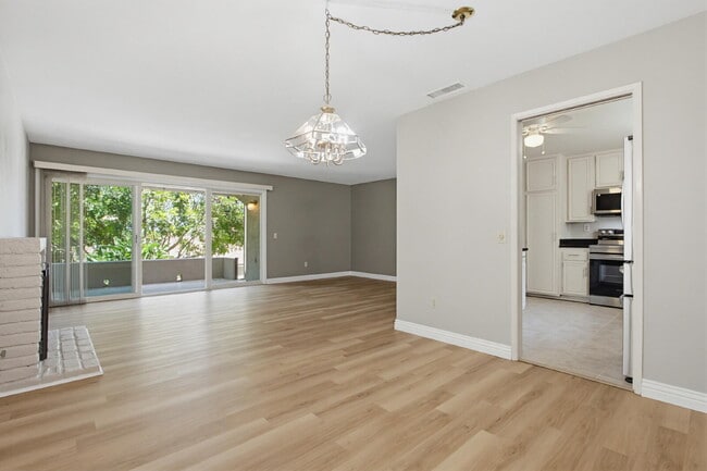 Building Photo - $3,200 - Charming 2-Bedroom + Optional 3rd Bedroom/Office Condo in Desirable Oaks North 55+ Commu...