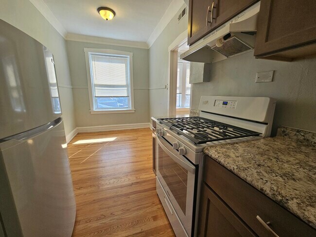 Building Photo - 4749 N Monticello Ave