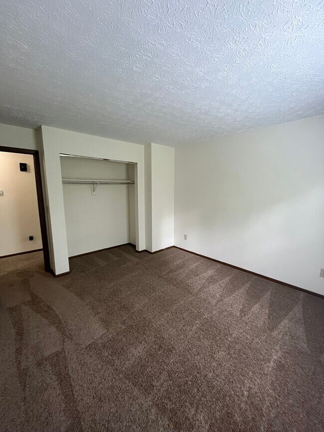 Building Photo - 8795-8797 Creve Coeur Lane