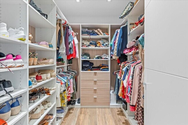 Building Photo - 7440 NW 100th Ct