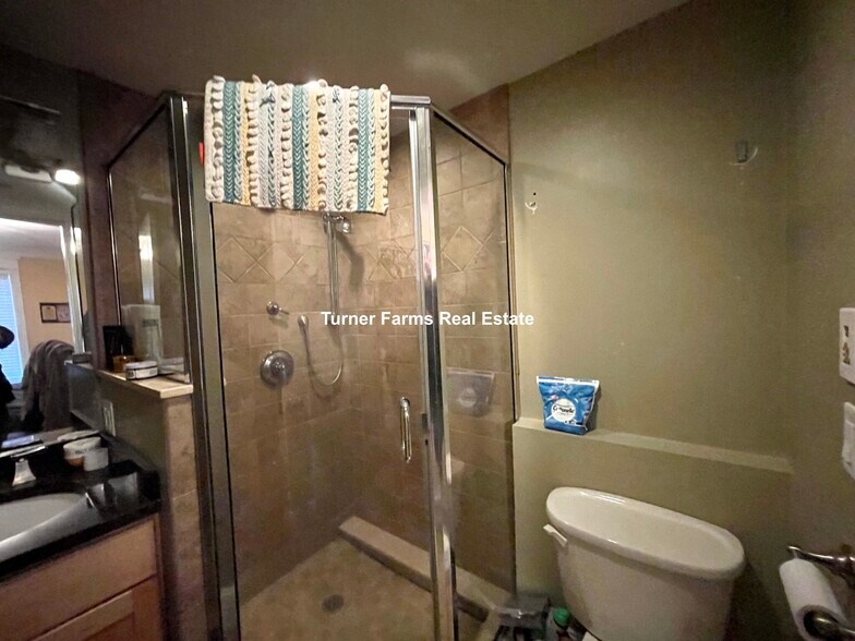 Building Photo - 15 Eldora St