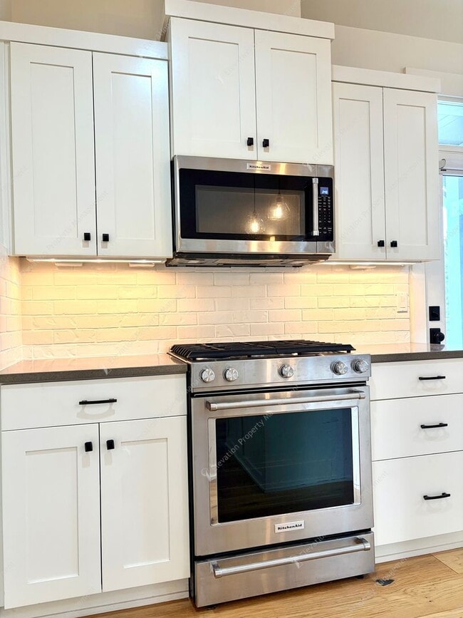 Building Photo - Stunning 2 BR home in Northwest Crossing