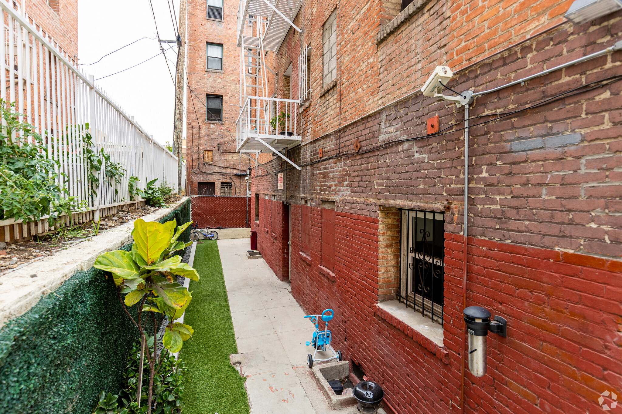 Shared Patio - NRE - The Bard Apartments