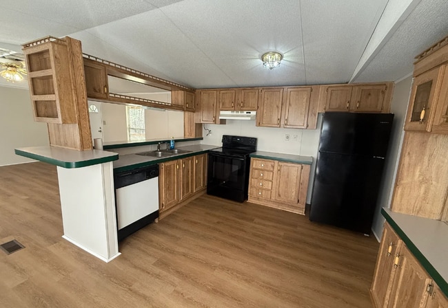 Building Photo - Charming Country Living – 3BR, 2BA Home wi...