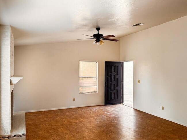 Building Photo - 1043 S Rose