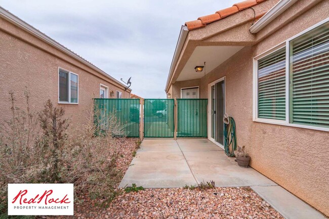 Building Photo - Dog Friendly - 3 Bedroom, 2 Bathroom Prope...