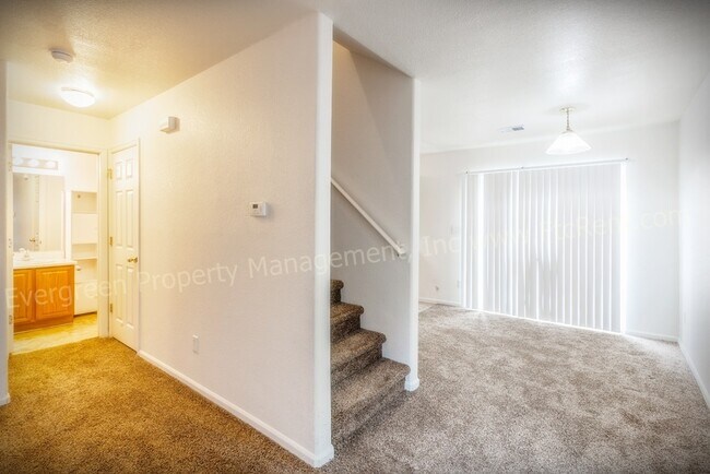 Building Photo - 802 Waterglen Dr