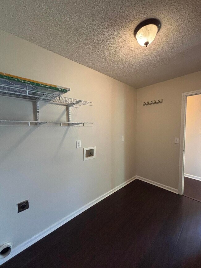 Building Photo - 20 Walden Cir