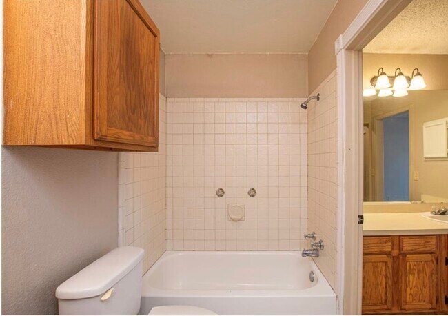 Building Photo - 9811 River Birch Dr