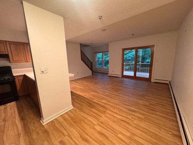 Building Photo - Spacious 3-Bedroom Condo in Lebanon, NH