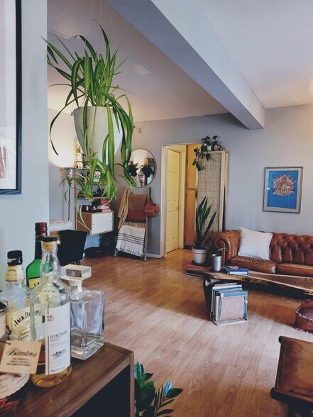 Building Photo - 3641 Kelton Ave