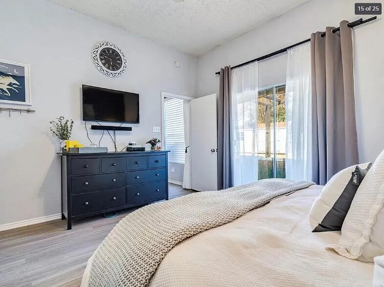 Building Photo - 2131 Cervin Blvd