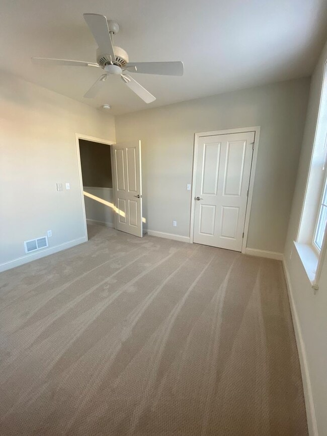 Building Photo - 243 Bayberry Cir