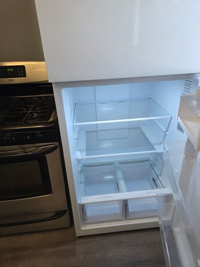 Building Photo - 105 W Emeline St