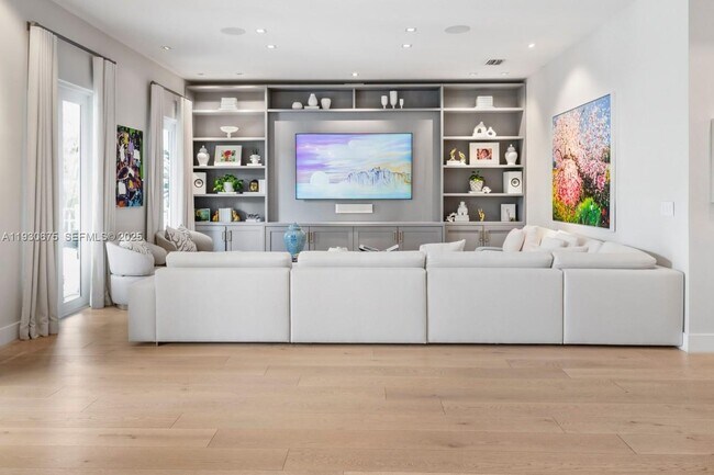 Building Photo - 745 NE 77th St