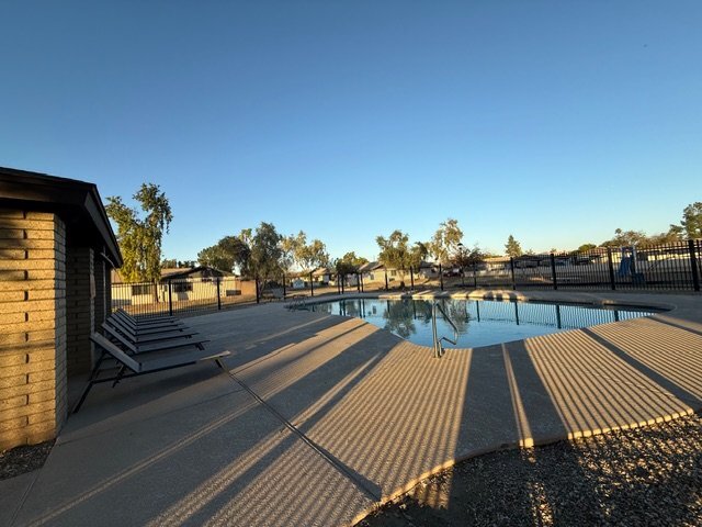 Building Photo - 1033 W Laguna Dr