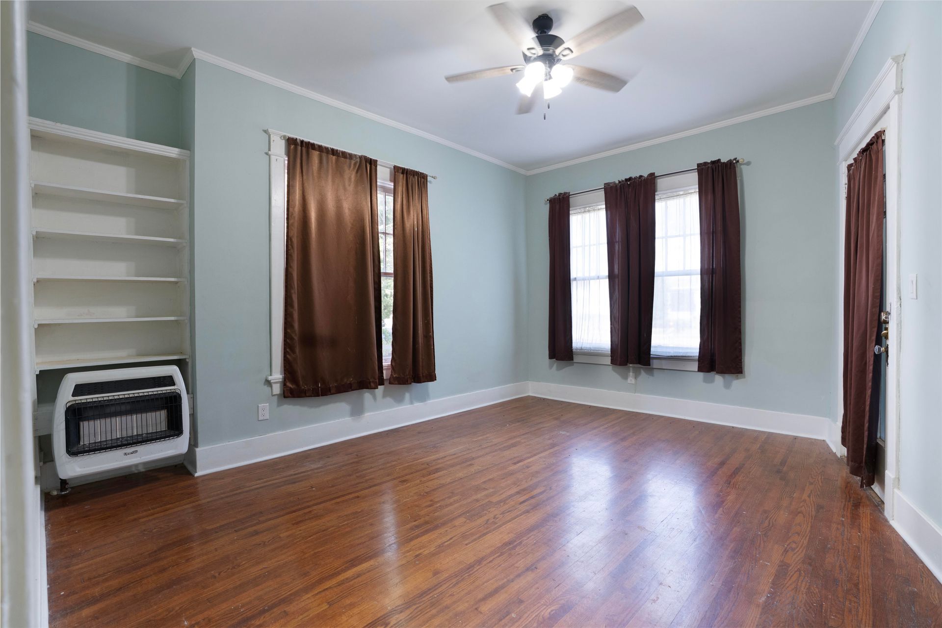 Building Photo - Charming Historic 2BR Apartment with Garag...