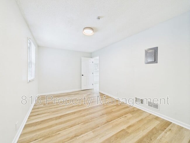Building Photo - 11230 Corrington Ave