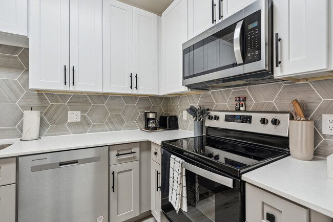 Building Photo - 6610 N 93rd Ave