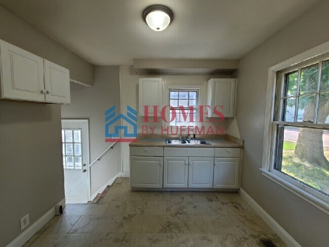 Building Photo - Two Bedroom House | 50% Off First Month