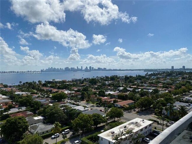 Building Photo - 7901 Hispanola Ave