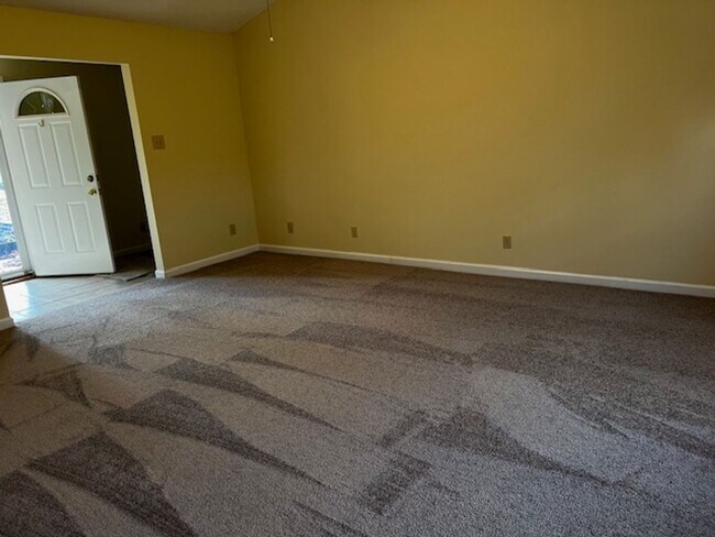 Building Photo - 115 Rouen Ct
