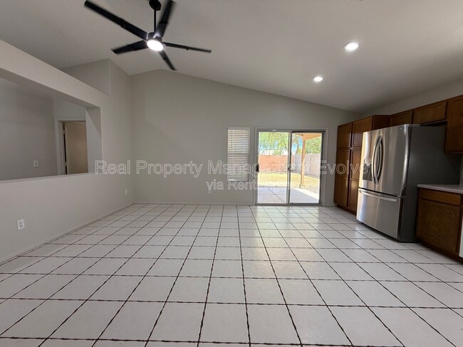Building Photo - 2340 E Derringer Way
