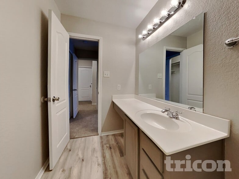 Building Photo - 10710 Terrace Crest