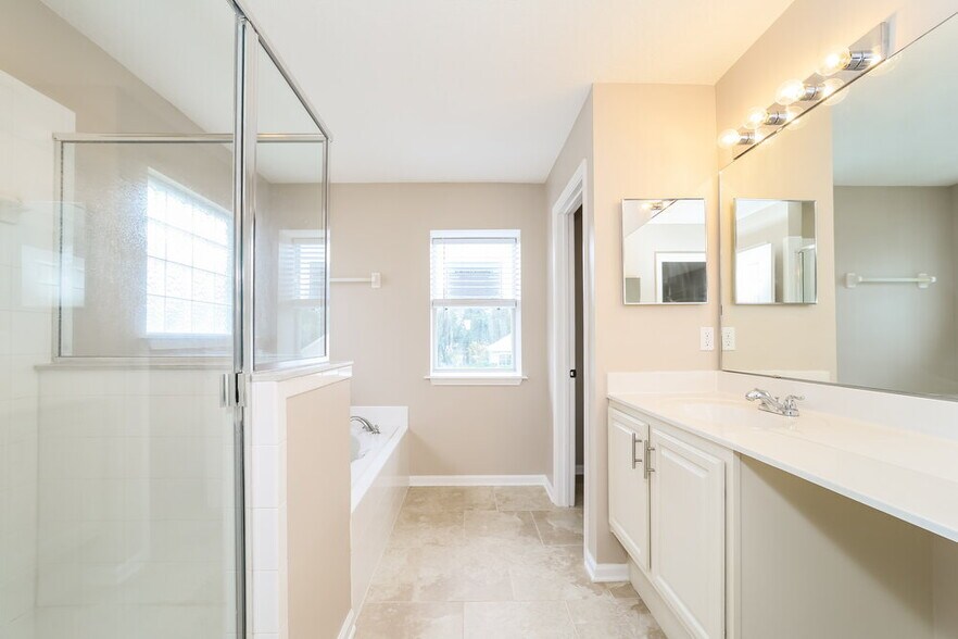 Building Photo - 375 Summercove Cir