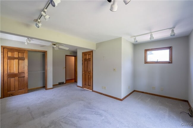 Building Photo - 8686 Maple Ln