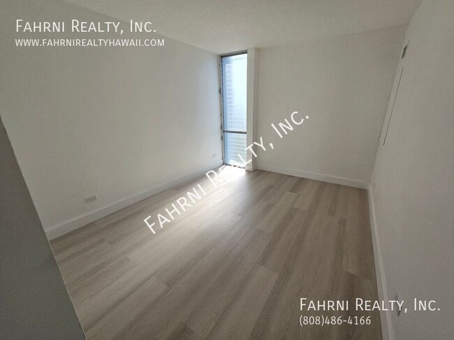 Building Photo - Beautifully Remodeled 1-Bedroom Condo with...