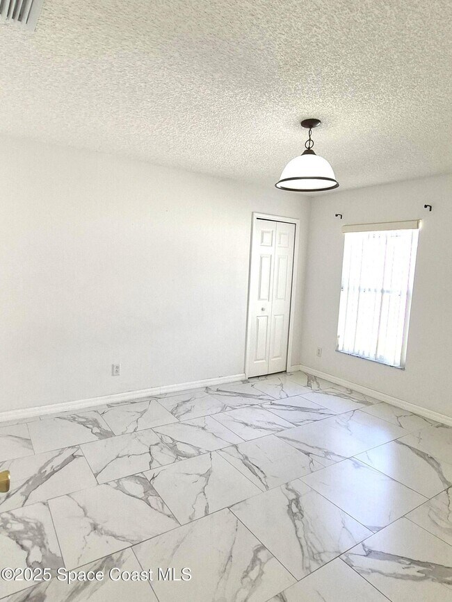 Building Photo - 2365 Bayhill Dr
