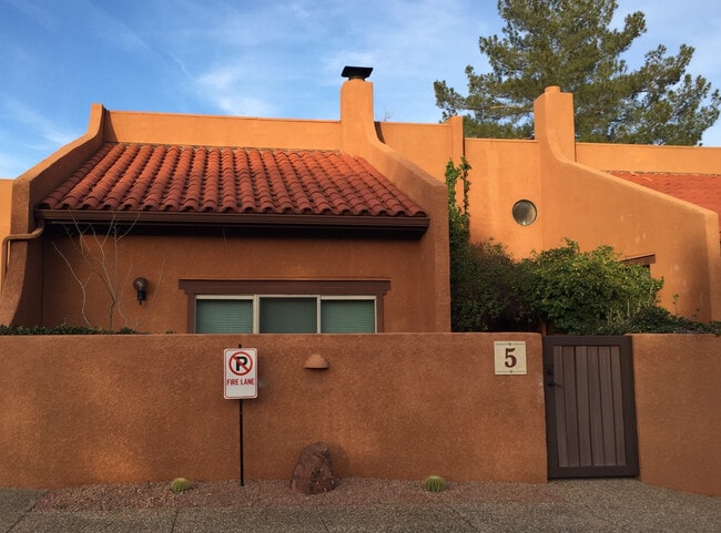 Building Photo - TOWNHOME -VILLAGE OF OAK CREEK -  NIZHONI