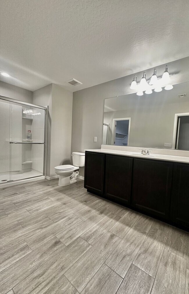 Building Photo - Mission Royal Resort Living Community! 5bd 3ba! Golf Course & Water Park!