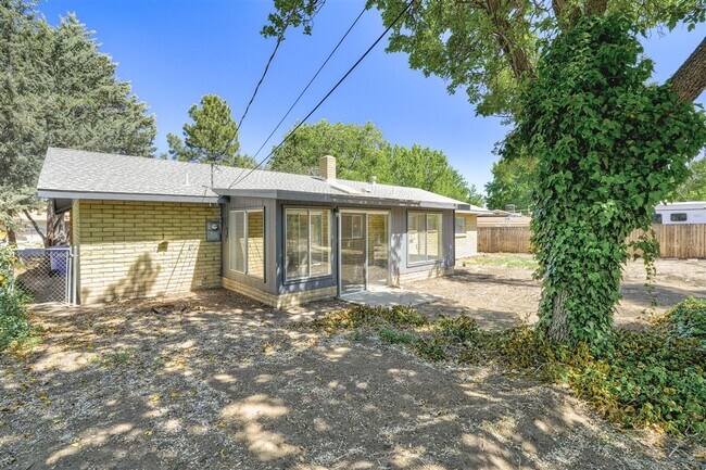 Building Photo - 3 Bedroom, 2 Bath Home with Garage For Rent in Prescott!