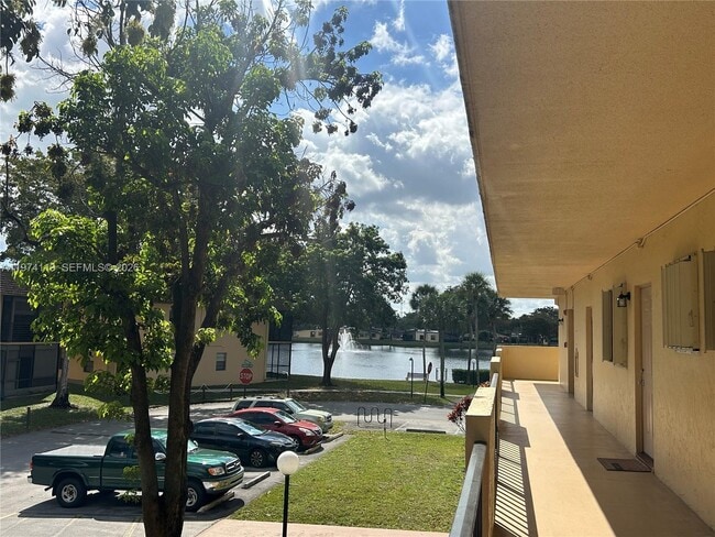 Building Photo - 301 Cambridge Rd