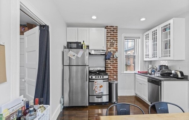 Building Photo - 73 Revere St