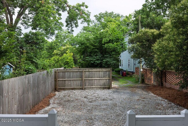 Building Photo - 926 Rose Park